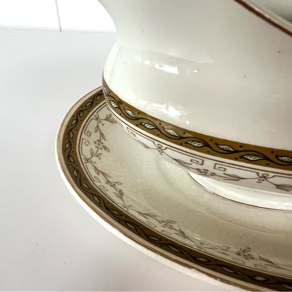 Vintage Gravy Boat & Tray - Picture 15 of 15